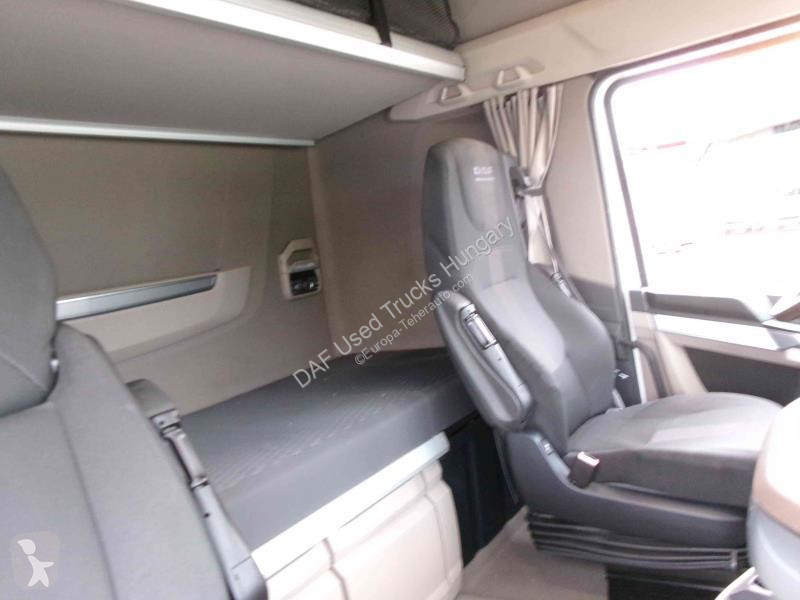 جرار DAF + 530 FT LOW DECK 4X2