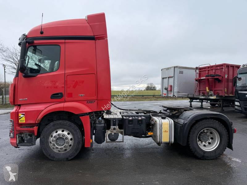 Traktor Mercedes