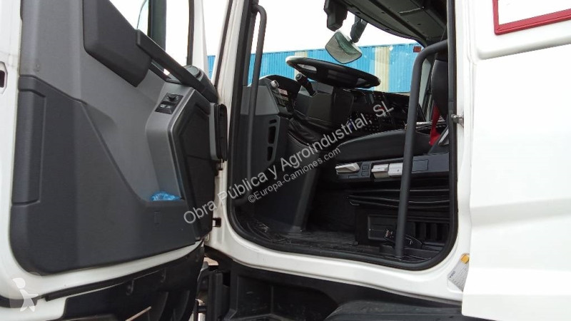 جرار Renault 480 T4X2 E6