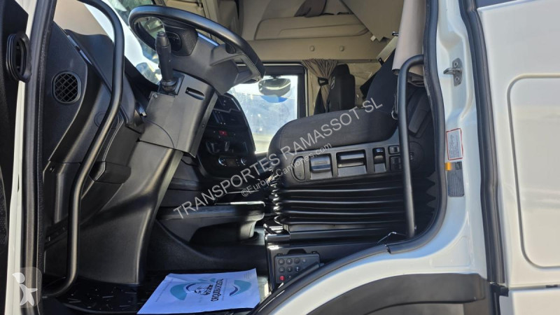 جرار Iveco 490