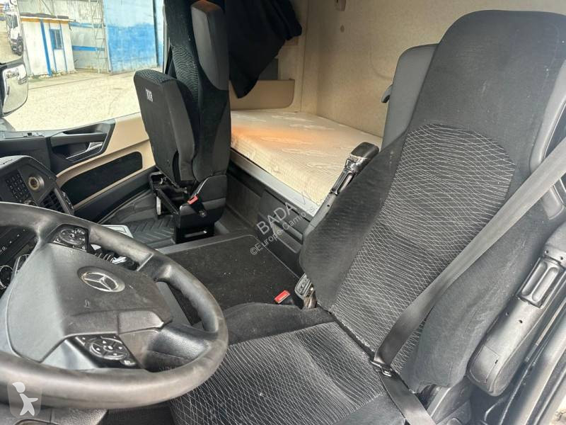 Тягач Mercedes