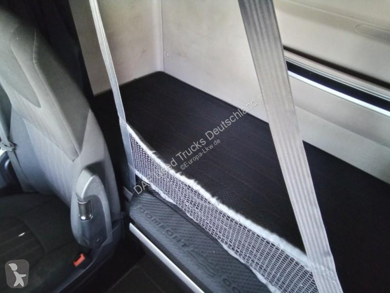 جرار DAF XF  FT LOW DECK 4X2
