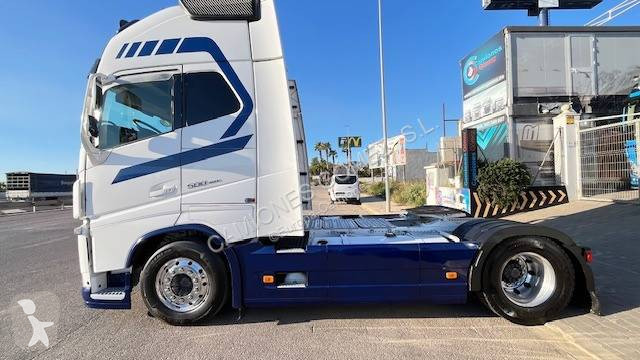 جرار Volvo