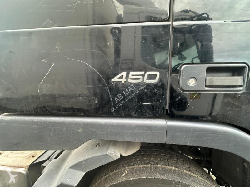 جرار Volvo