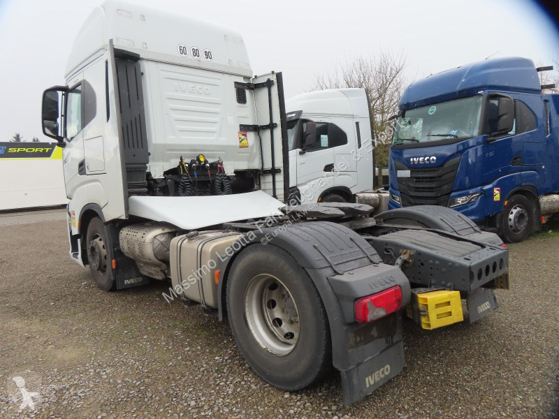 جرار Iveco S-Way 490 Intarder FZ.48