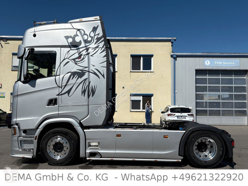 جرار Scania...
