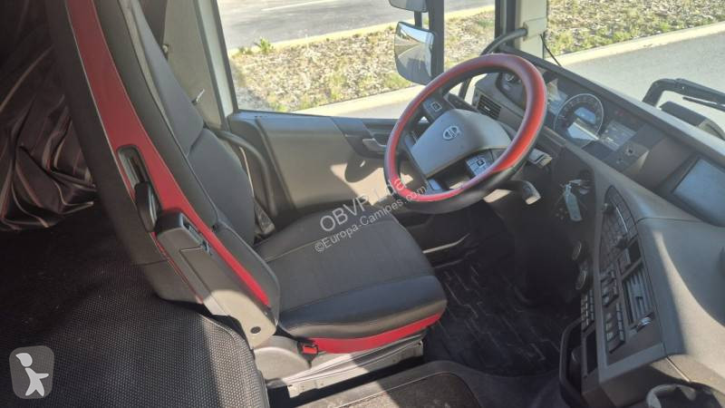 جرار Volvo