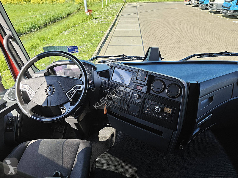 جرار Renault T 520