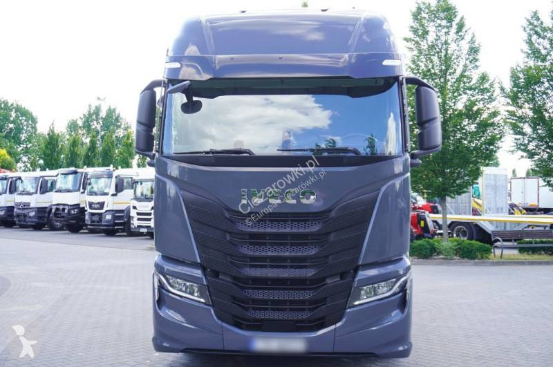 Влекач Iveco