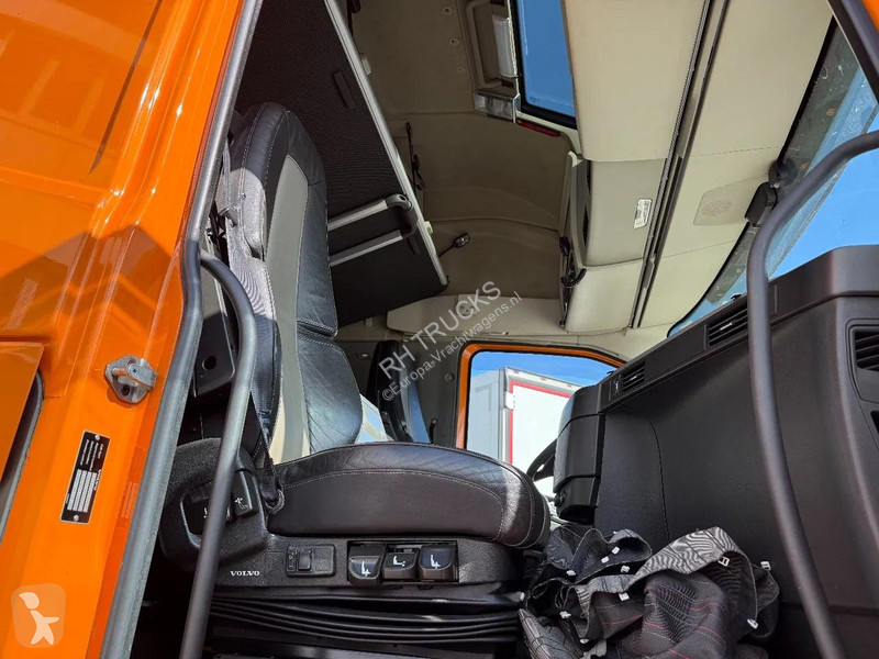 جرار Volvo 8X4 - 666274 KM