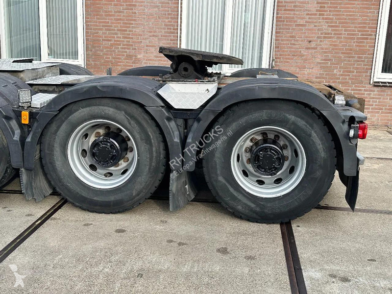جرار Volvo 16750 8X4 - 180 TON - POWER STEERING...