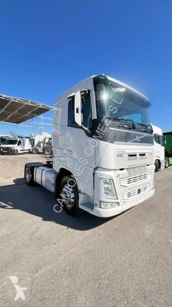 جرار Volvo