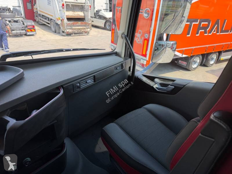 جرار Volvo