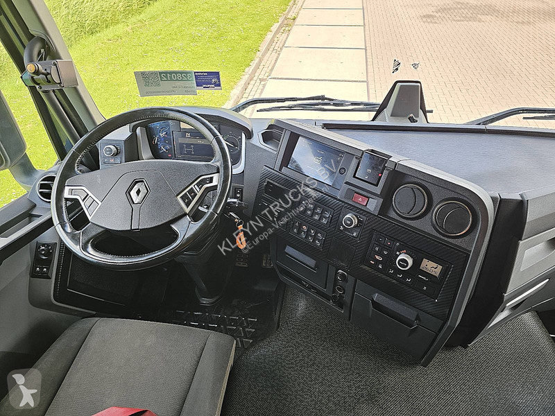 جرار Renault C 440