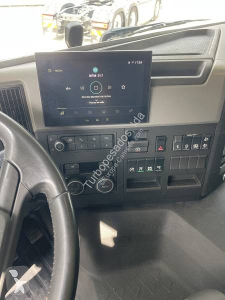 جرار Volvo