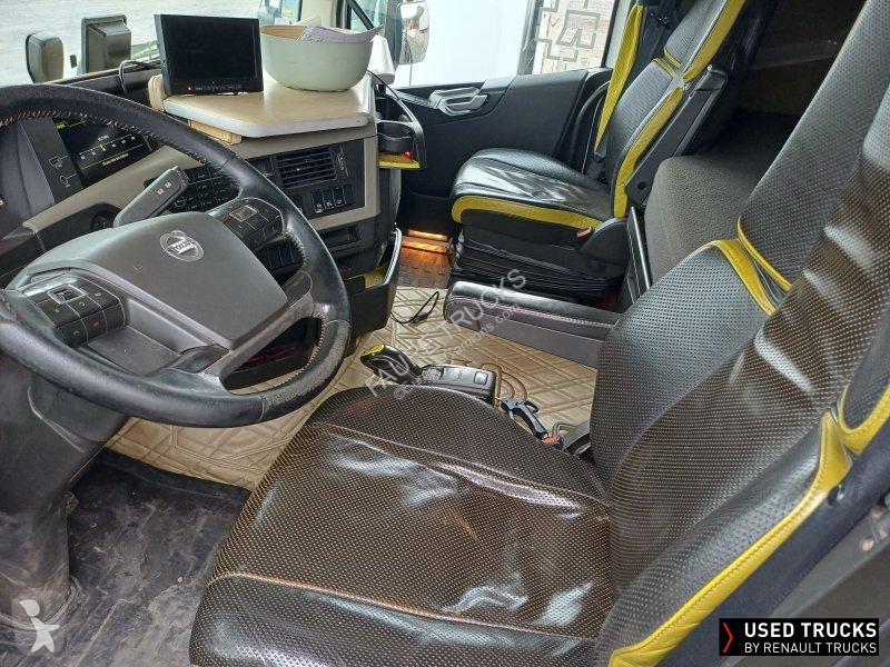 جرار Volvo
