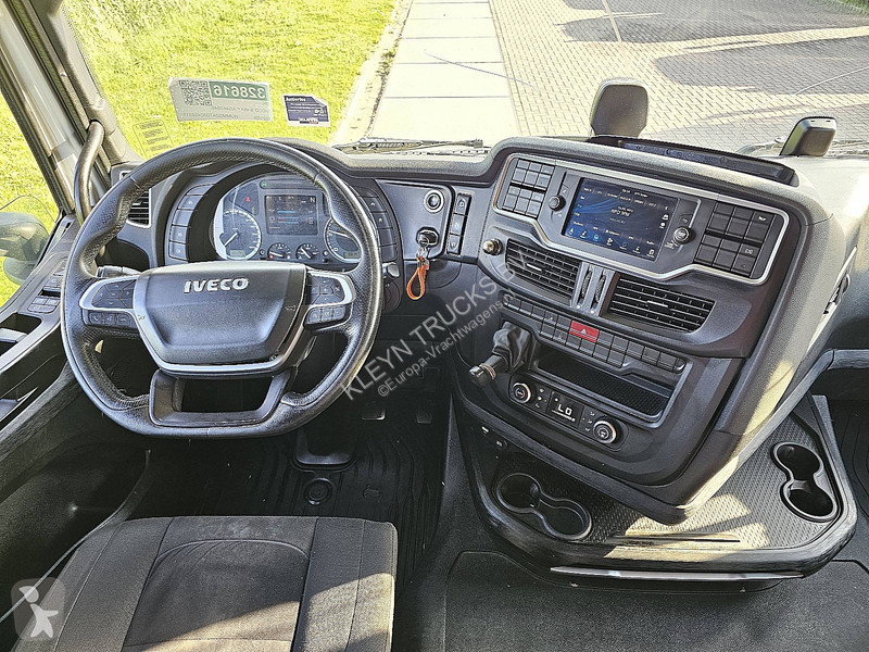 Iveco AS440S46 LNG tractor unit