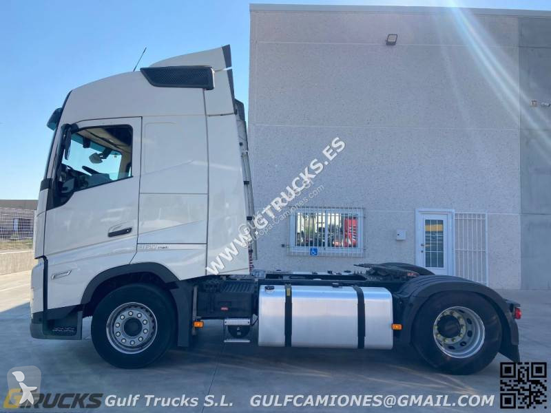 جرار Volvo
