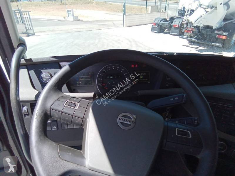 جرار Volvo