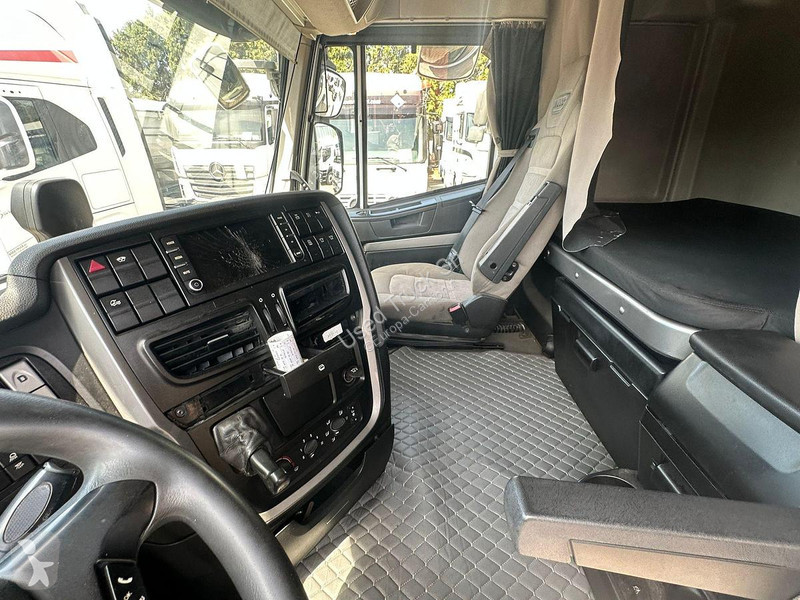 Iveco 480 tractor unit