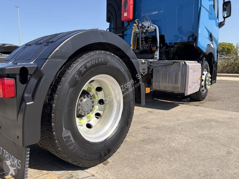 جرار Renault T440