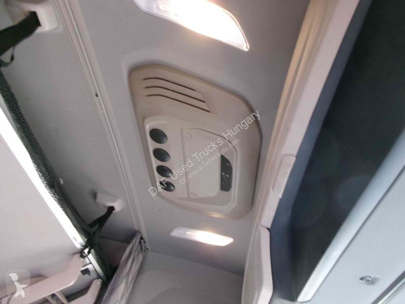 جرار DAF XFn  FT LOW DECK 4X2