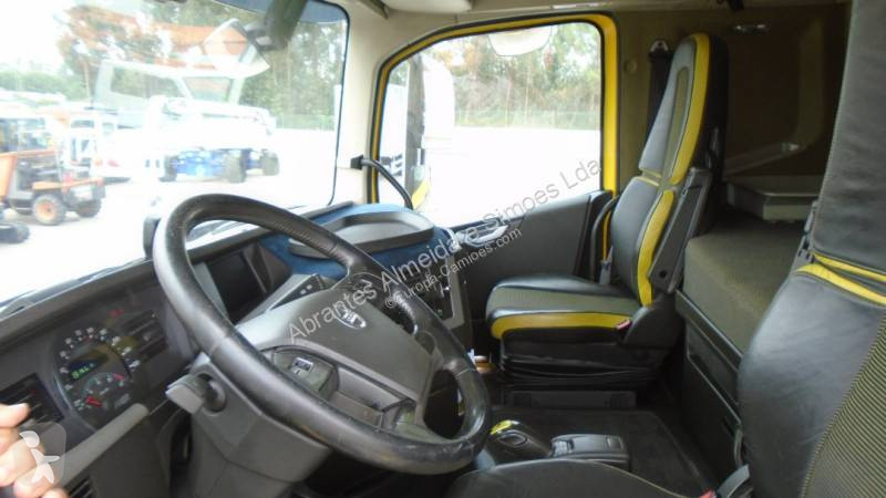 جرار Volvo
