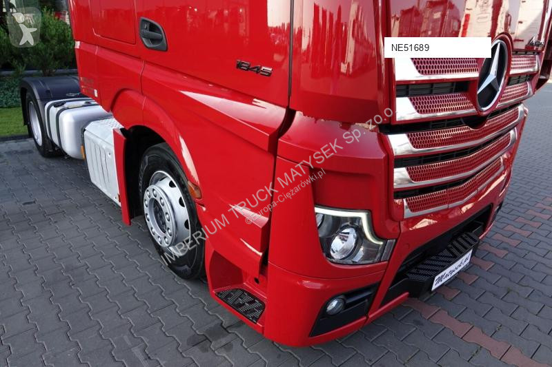 Влекач Mercedes ACTROS 1845