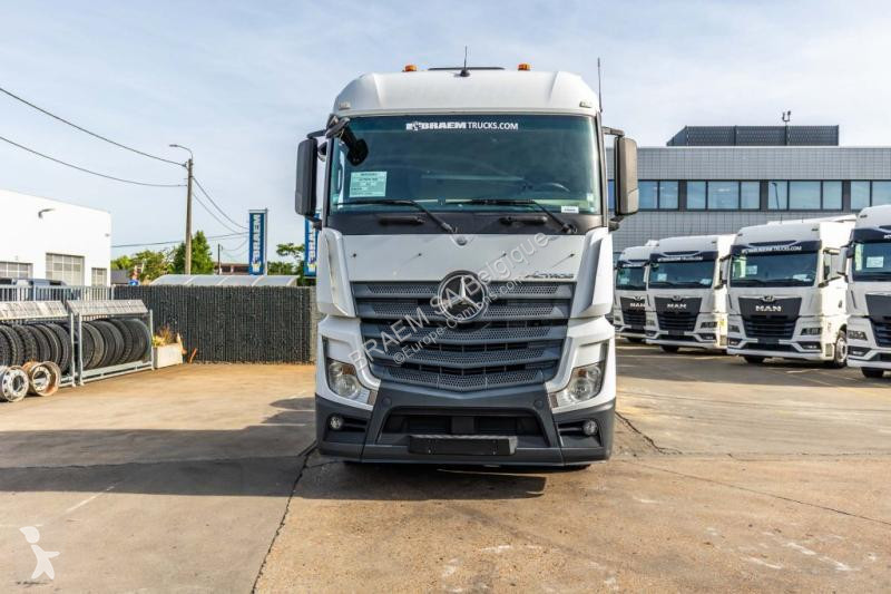 Tracteur Mercedes 1845 LS