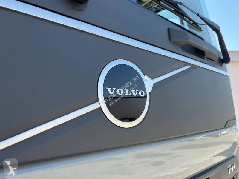 جرار Volvo