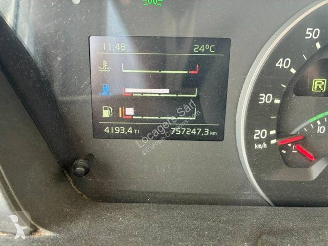 جرار Volvo