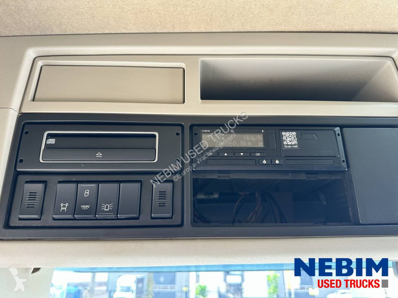 جرار Volvo 420 4x2 - 796.861km - Work remote