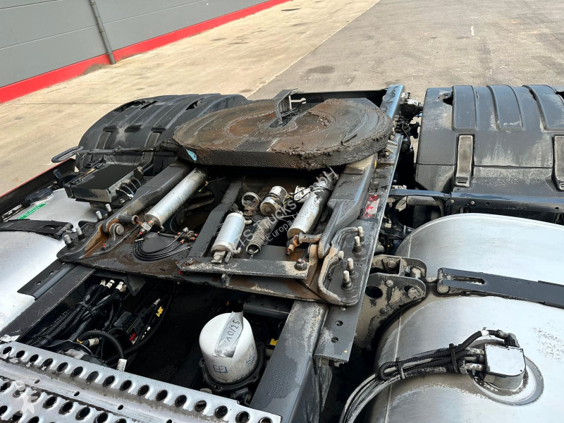 جرار Volvo 500 4x2 LL Hubsattel