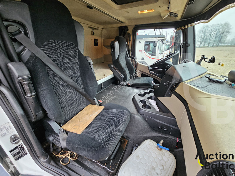 Ťahač Mercedes 843