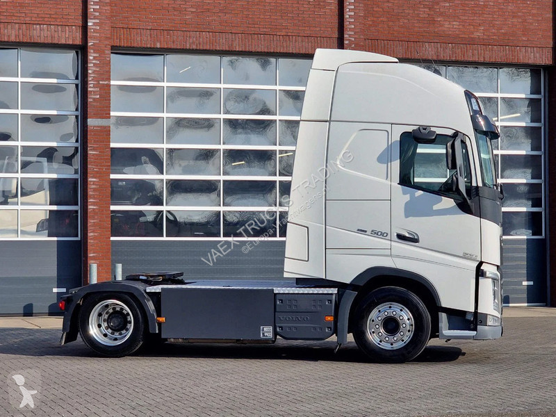 جرار Volvo 13500 Globetrotter XL 4x2 - Low deck...
