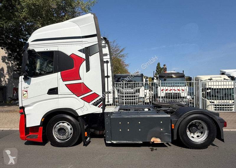 Iveco S460 tractor unit