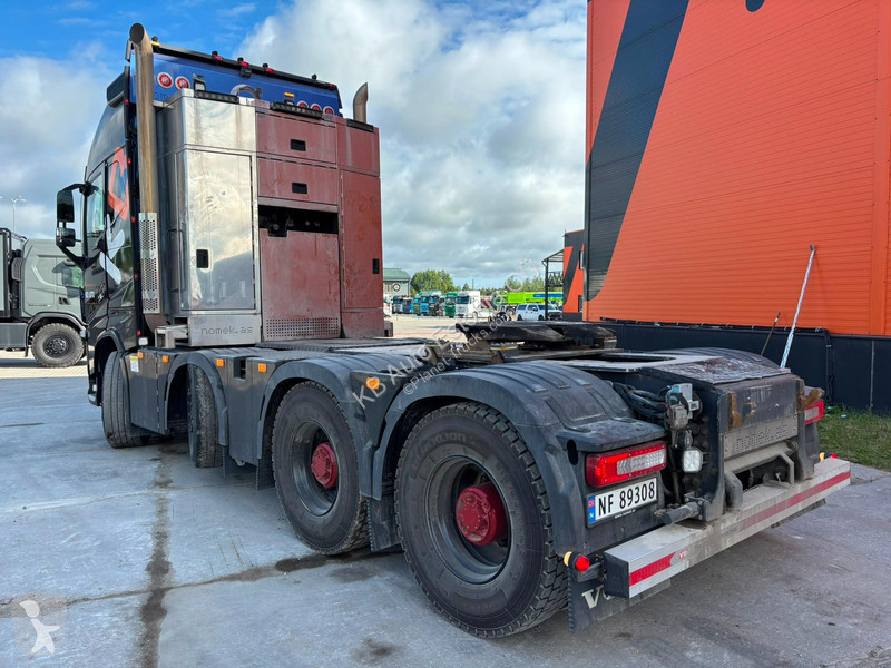 جرار Volvo 750 8x4 GCW 185 ton / GLOBE XL /...