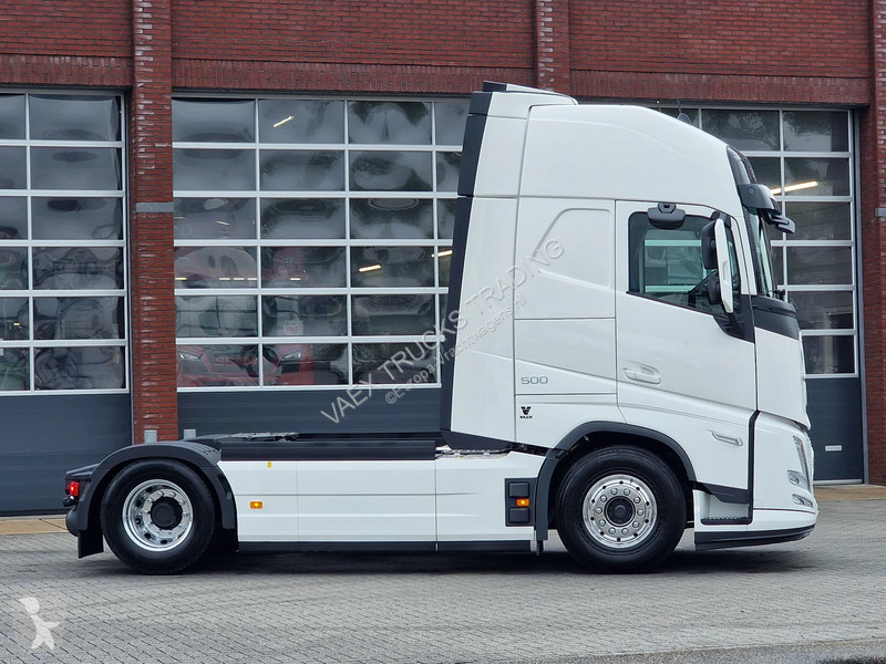 جرار Volvo 13500 Aero Globetrotter XL 4x2 - New...
