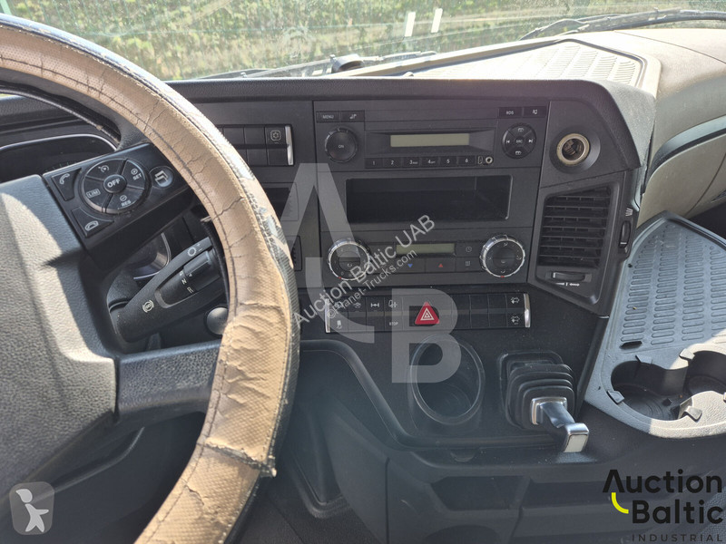 Тягач Mercedes 1845