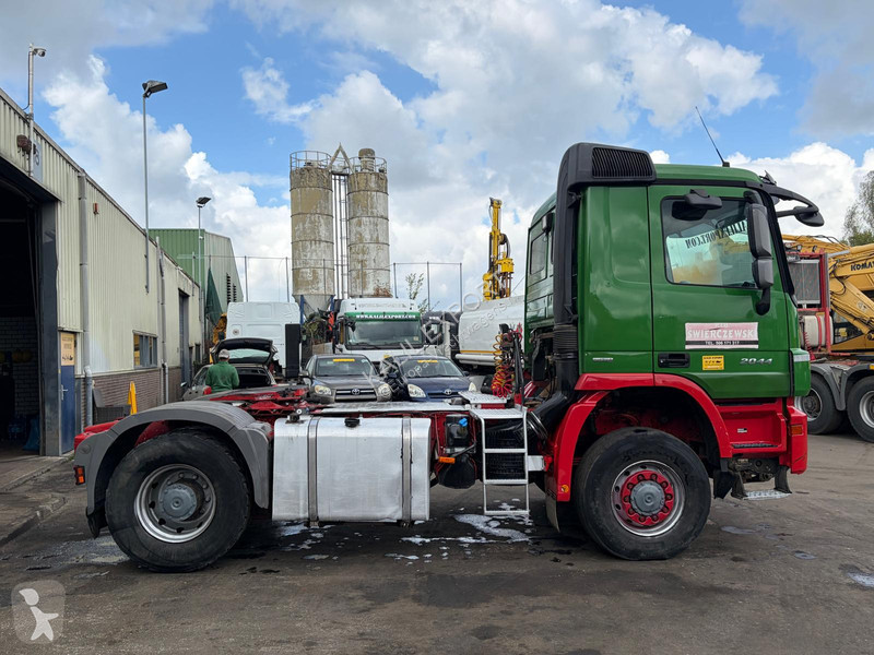 Cap tractor Mercedes 2044 Tractor - V6 - 4x4 -...
