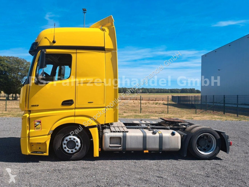 Cabeza tractora Mercedes 5 1853...