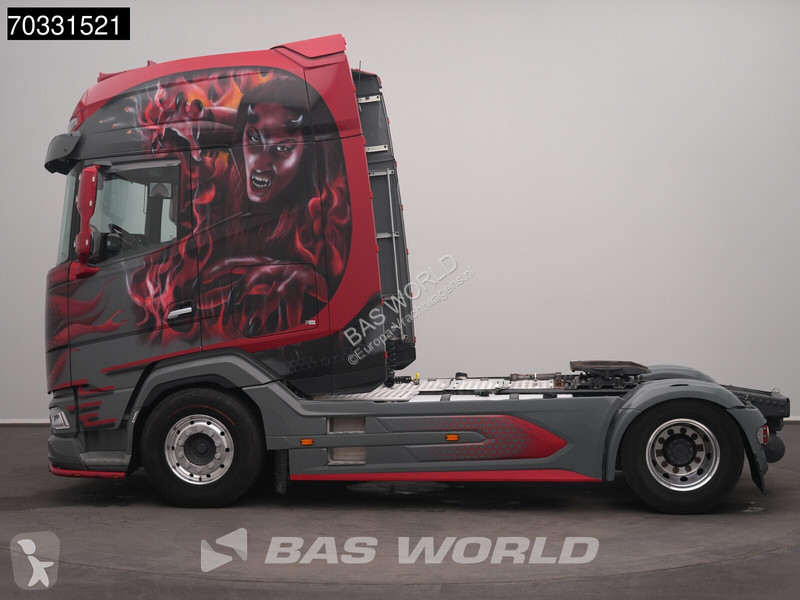 Cabeza tractora DAF + 530 + 4X2 Special!...