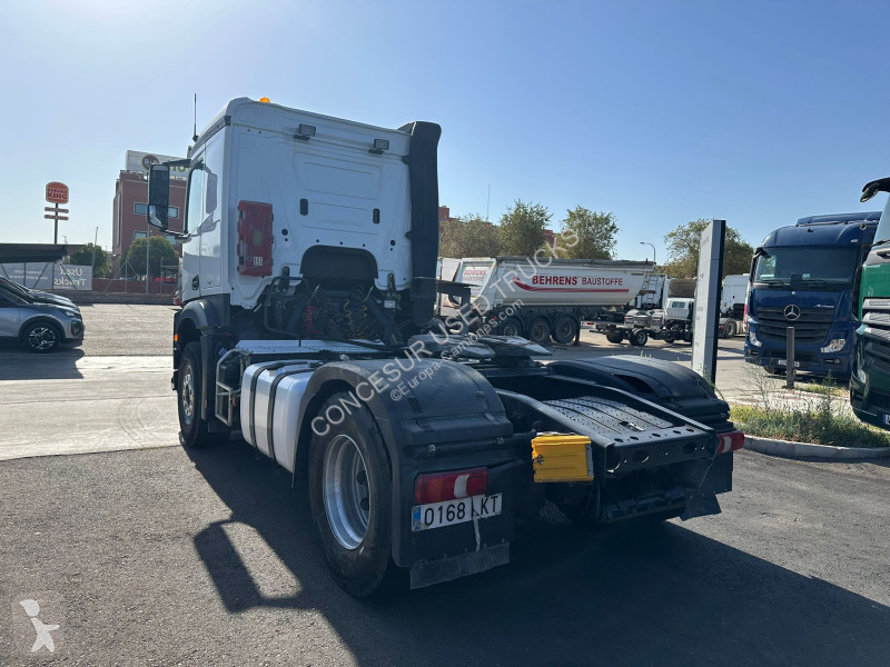 Cabeza tractora Mercedes  1843 LS