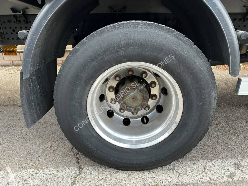 Cabeza tractora Mercedes 1833