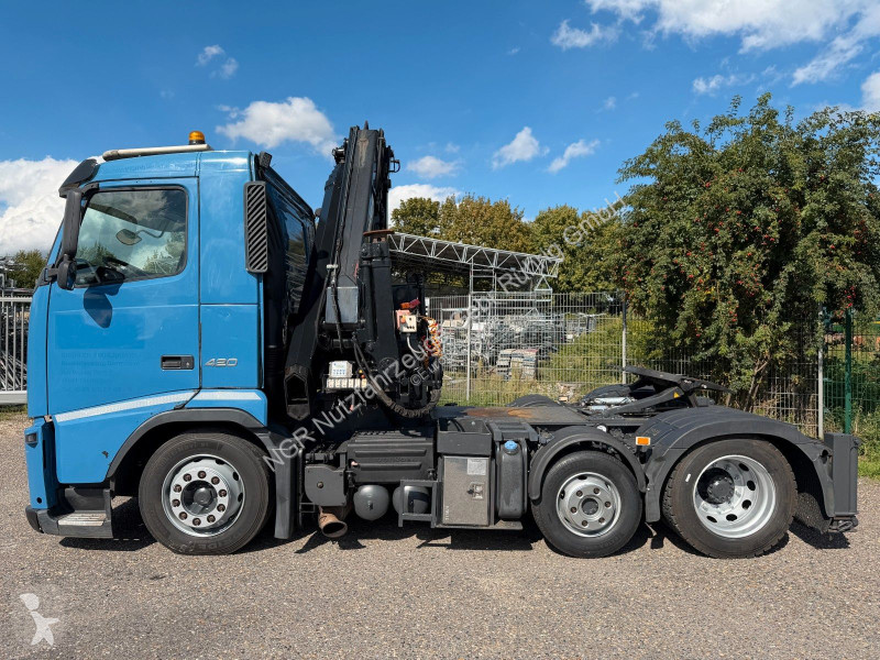 Cabeza tractora Volvo 420 6x2 mit Ladekran HLK...