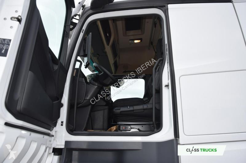 Cabeza tractora Mercedes 1845
