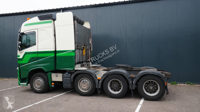 Tahač Volvo 130 ton's 8x4 tractor unit