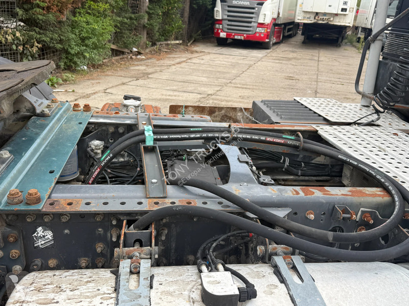 Nyergesvontató Renault 380 DXI