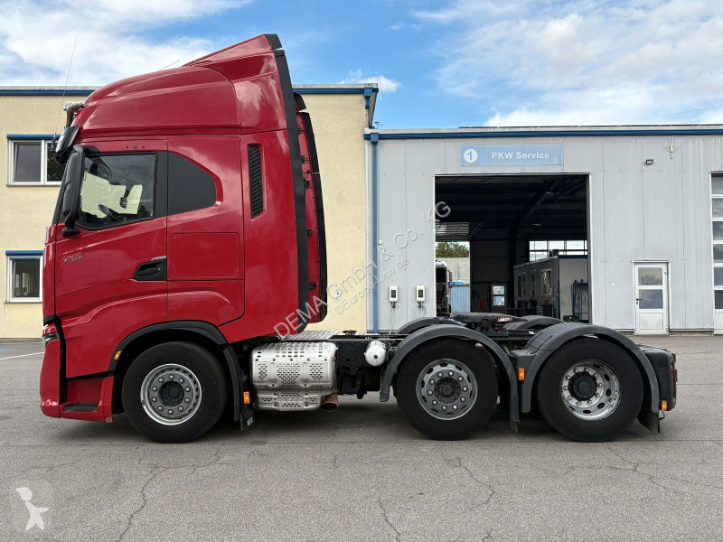 Nyergesvontató Iveco S...
