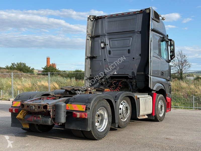Nyergesvontató Mercedes 2551